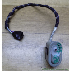 Кнопка стеклоподъемника Opel Omega В 90362984